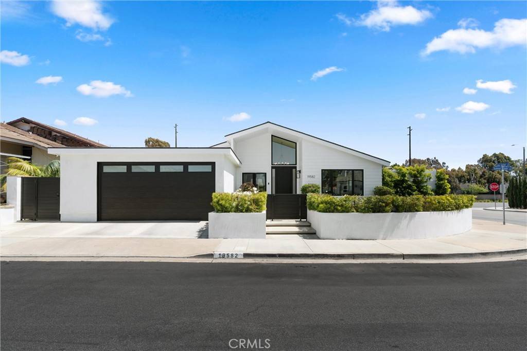 Huntington Beach, CA 92648,19582 Summer Breeze LN