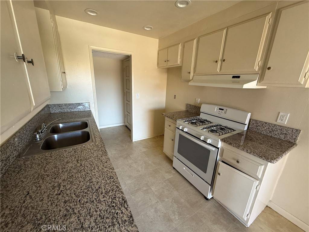 Huntington Beach, CA 92647,6600 Warner AVE #256