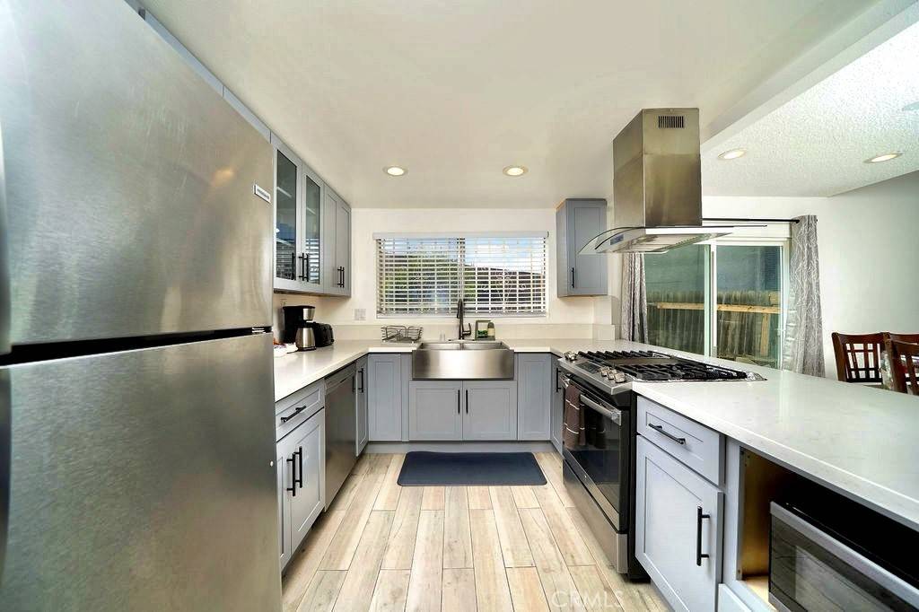 Santa Ana, CA 92704,713 S Susan ST
