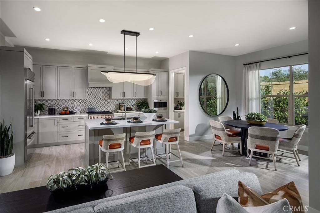 Irvine, CA 92618,103 Eversedge