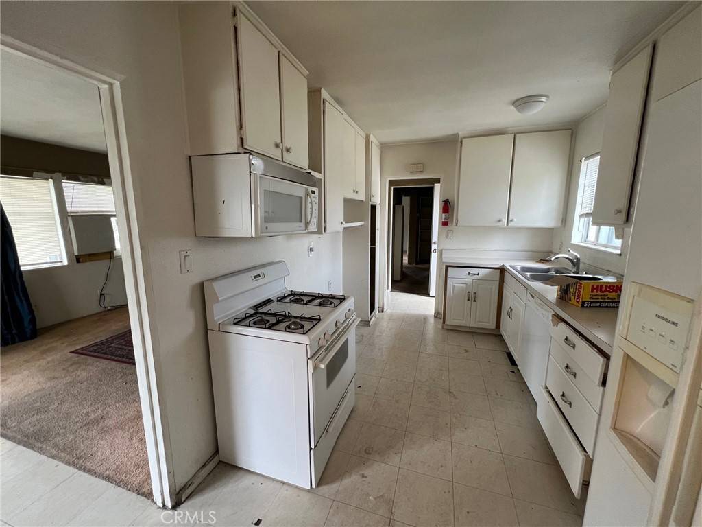 San Bernardino, CA 92404,1390 Pepper Tree LN