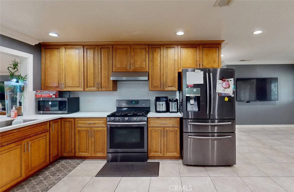 San Bernardino, CA 92404,2130 E Bessant ST