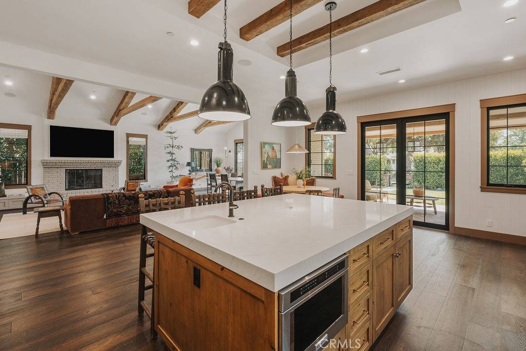 224 Flower ST Costa Mesa, CA 92627