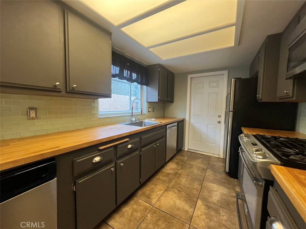 San Pedro, CA 90731,986 W Oliver ST #B