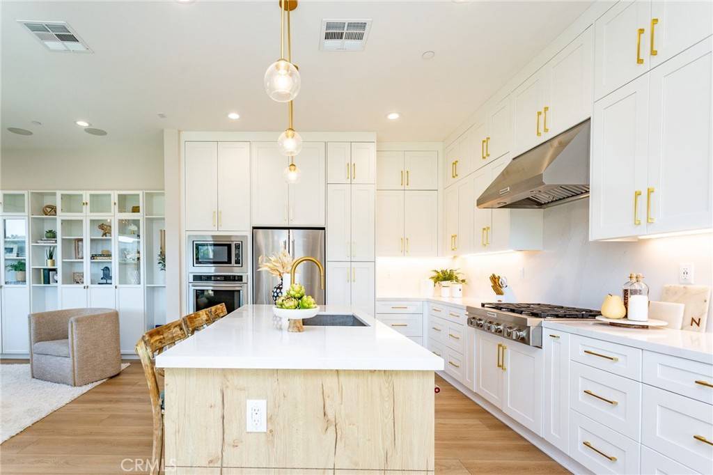 Lake Forest, CA 92630,331 Newton