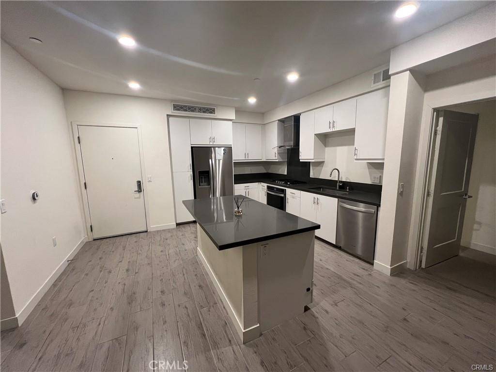 Irvine, CA 92612,1402 N Nolita