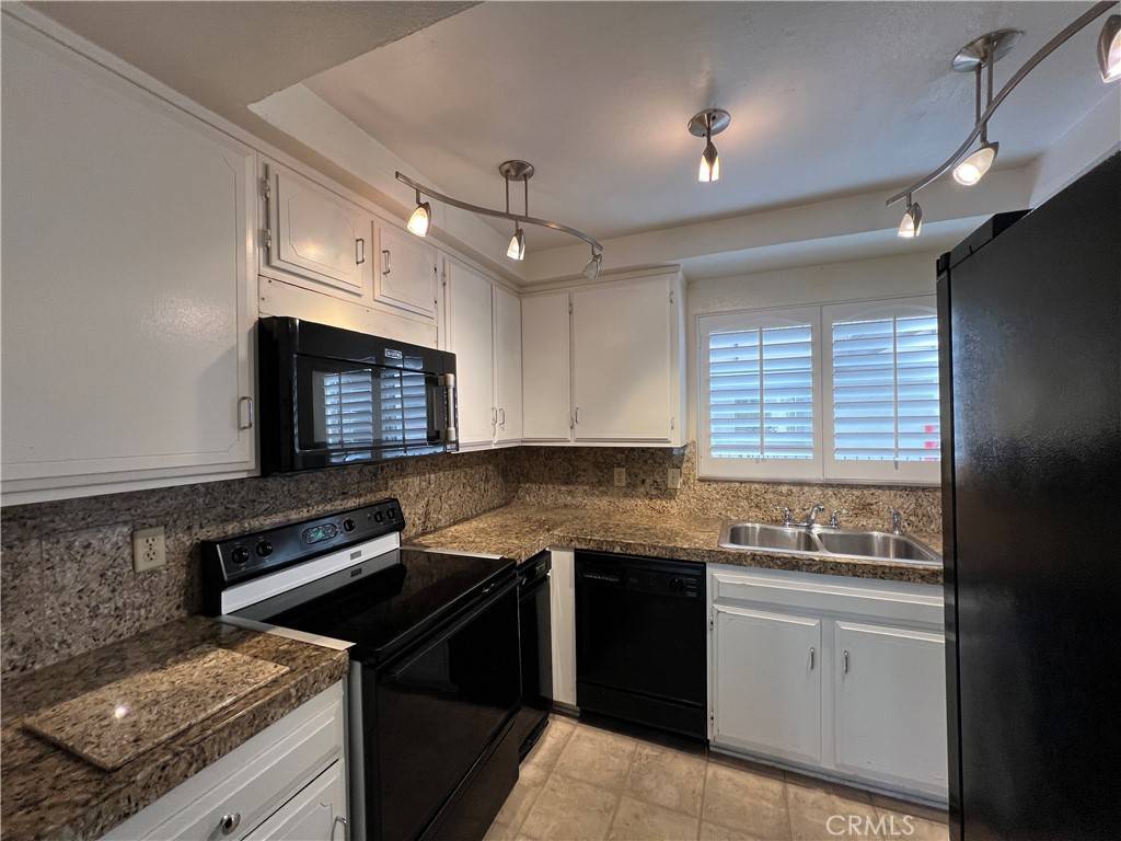 Laguna Woods, CA 92637,3243 San Amadeo #2H