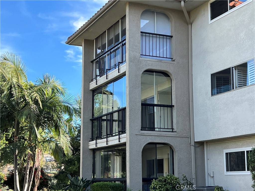 Laguna Woods, CA 92637,3243 San Amadeo #2H