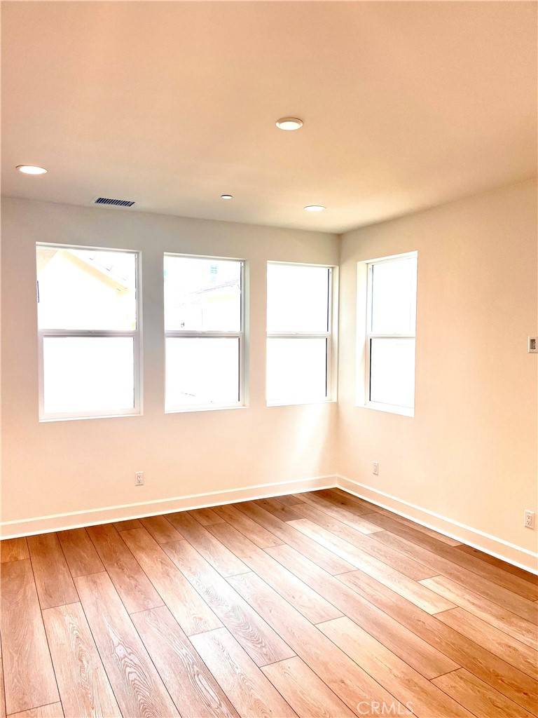 Ventura, CA 93004,10895 Carlos ST