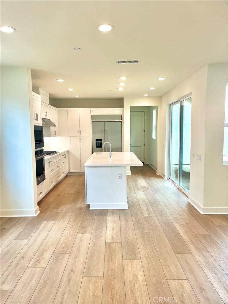 Ventura, CA 93004,10895 Carlos ST