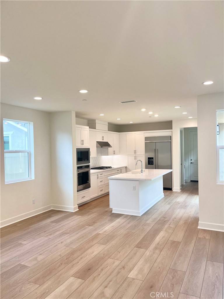 Ventura, CA 93004,10895 Carlos ST