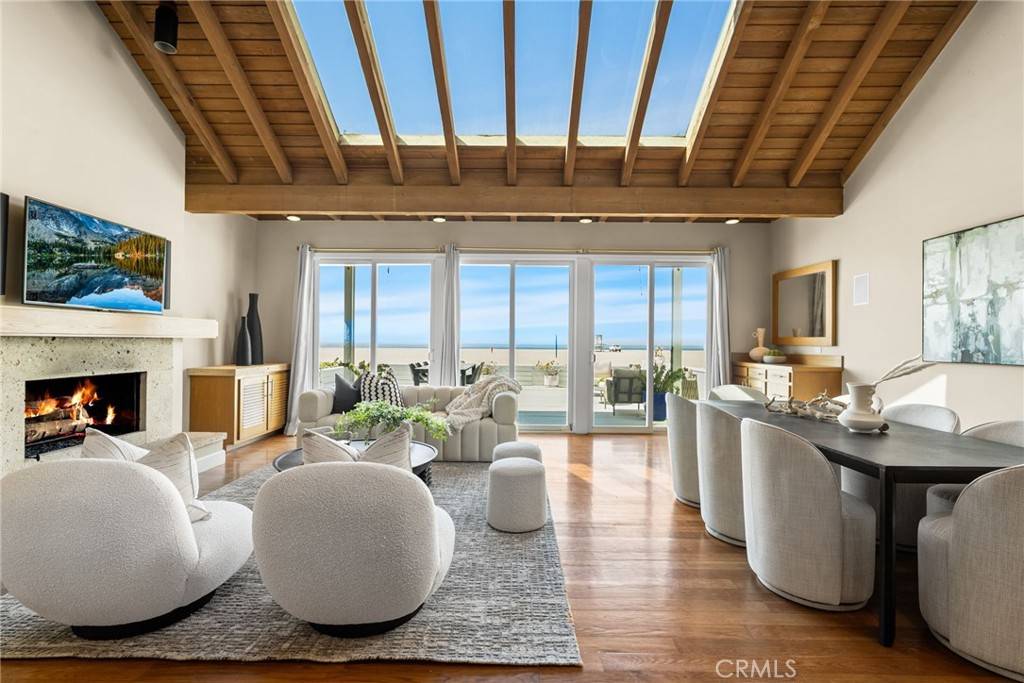 Newport Beach, CA 92663,7008 W Oceanfront