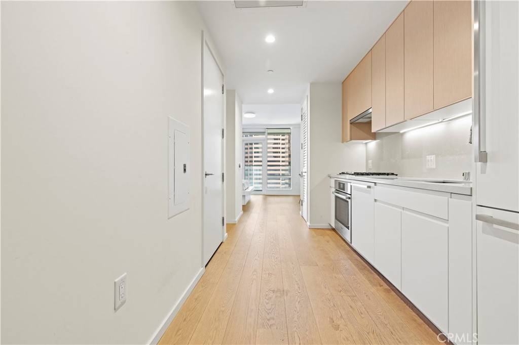 Los Angeles, CA 90017,877 Francisco ST #1723