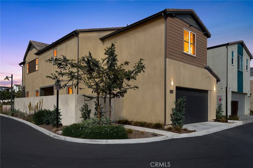Irvine, CA 92618,113 Bosal