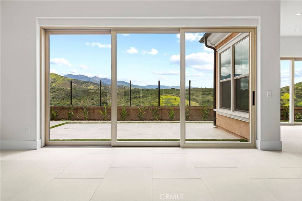 Irvine, CA 92618,122 Mossvine