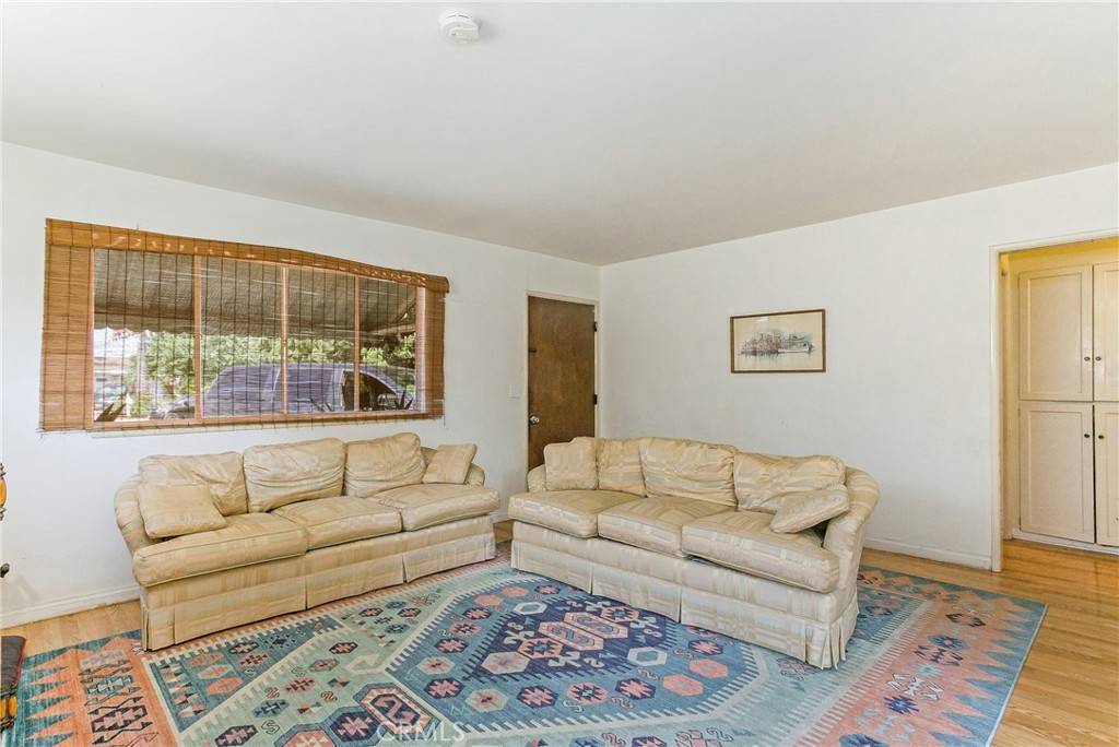 2234 Avalon ST Costa Mesa, CA 92627