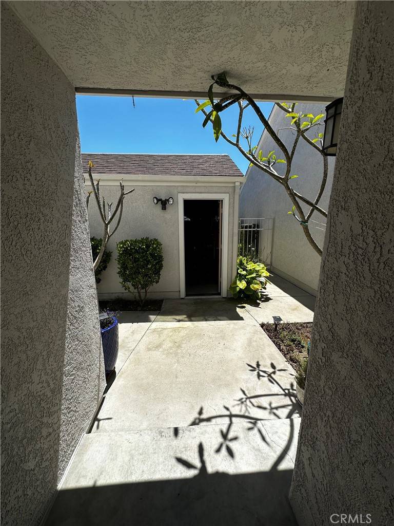Laguna Hills, CA 92653,3 Holly Hill LN
