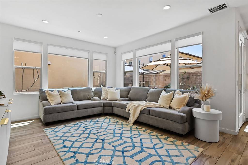 Lake Forest, CA 92630,74 Fuchsia