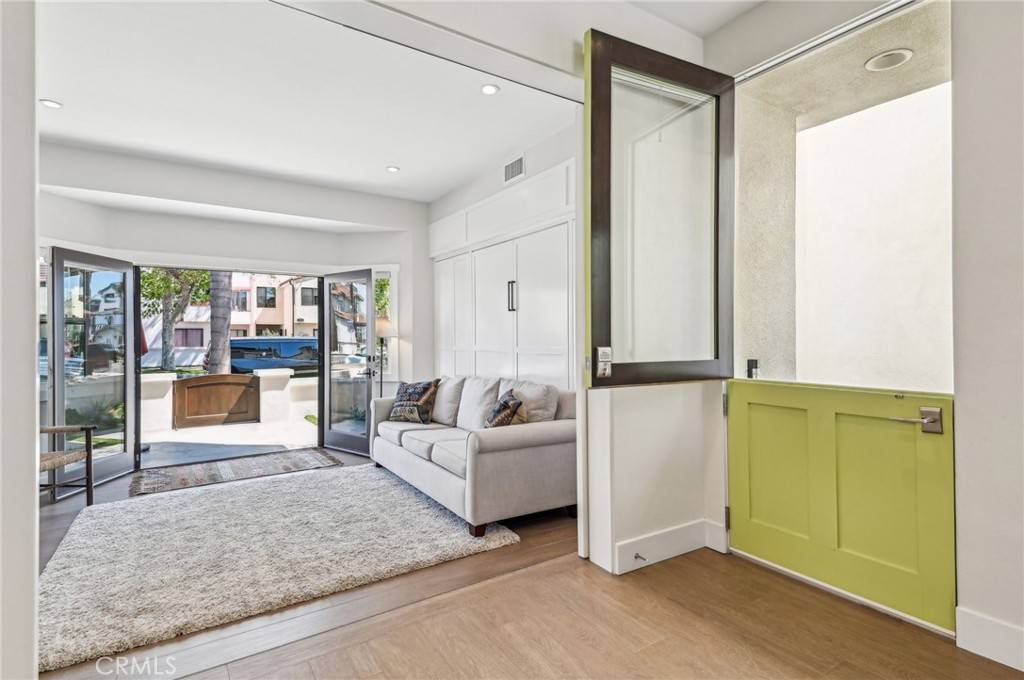 Huntington Beach, CA 92648,423 10th ST