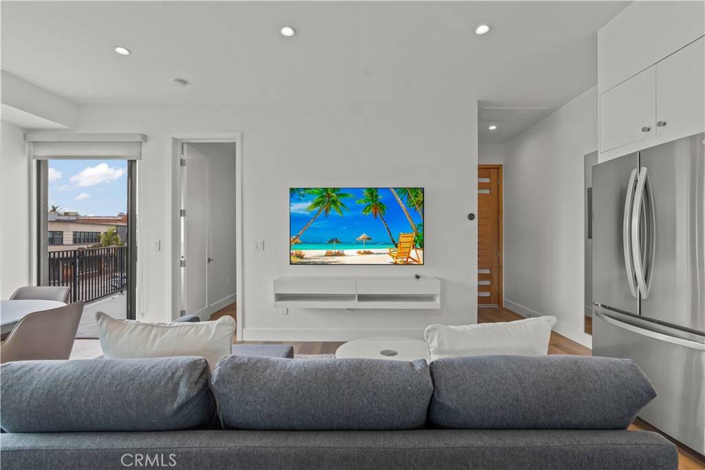 Newport Beach, CA 92661,804 E. Balboa #2