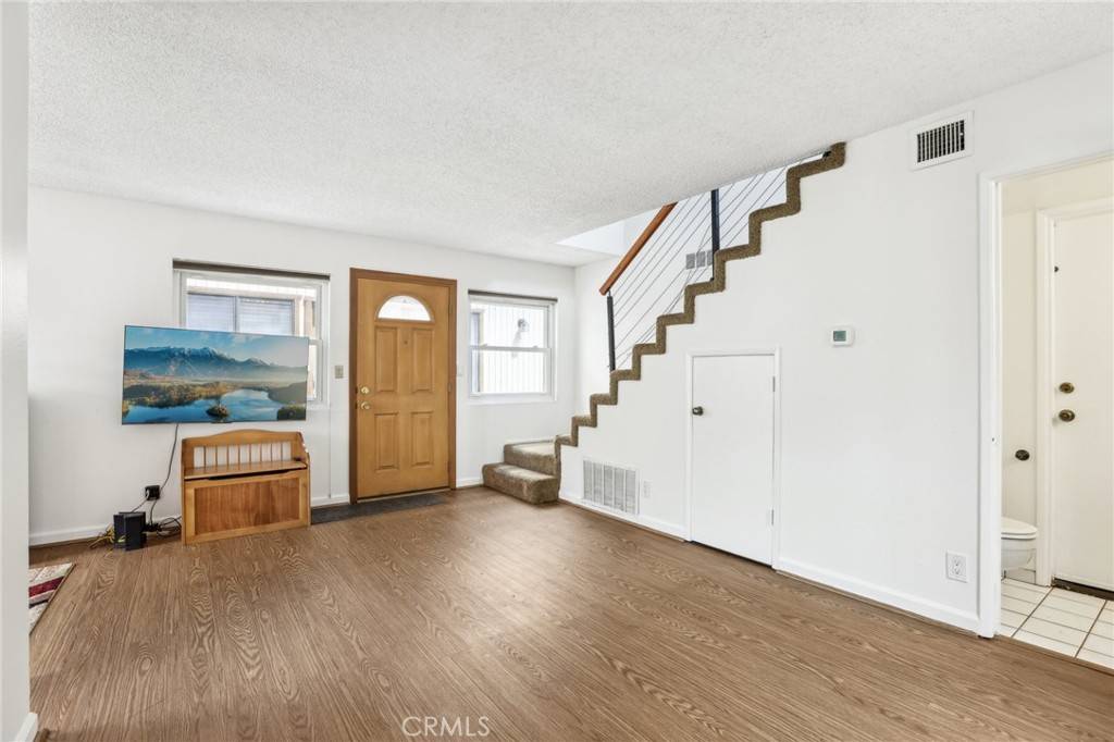Long Beach, CA 90805,333 E Home ST