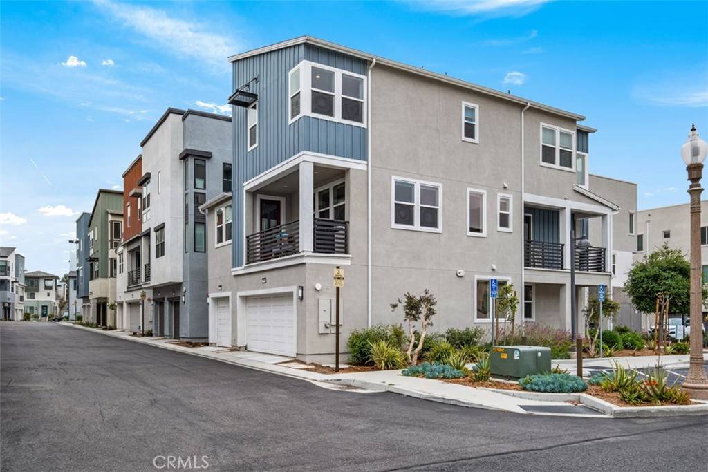 Irvine, CA 92618,146 Fable