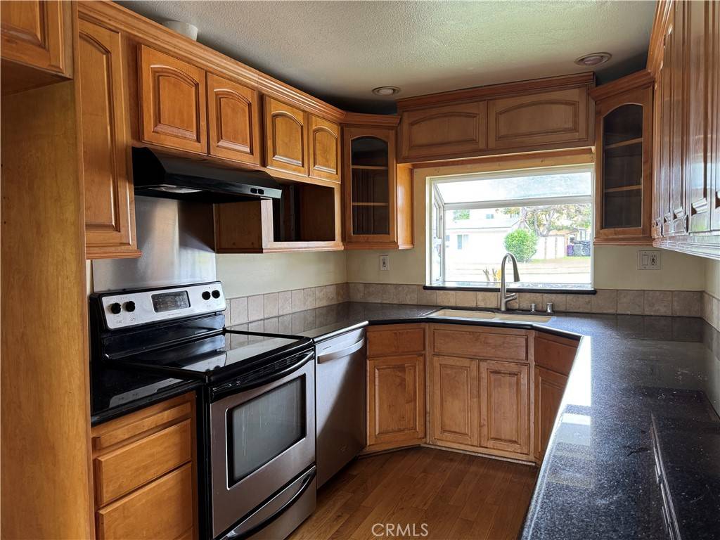 Long Beach, CA 90815,6975 E El Roble ST