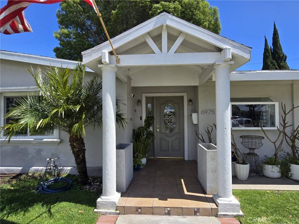 Long Beach, CA 90815,6975 E El Roble ST