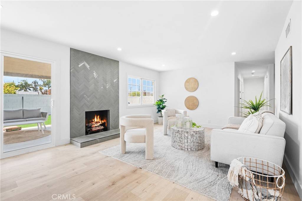 Santa Ana, CA 92704,724 S Sail ST