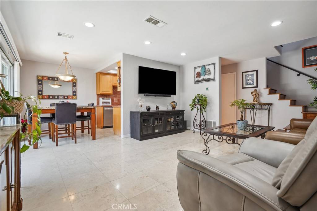 Yorba Linda, CA 92886,20332 Flower Gate LN #7
