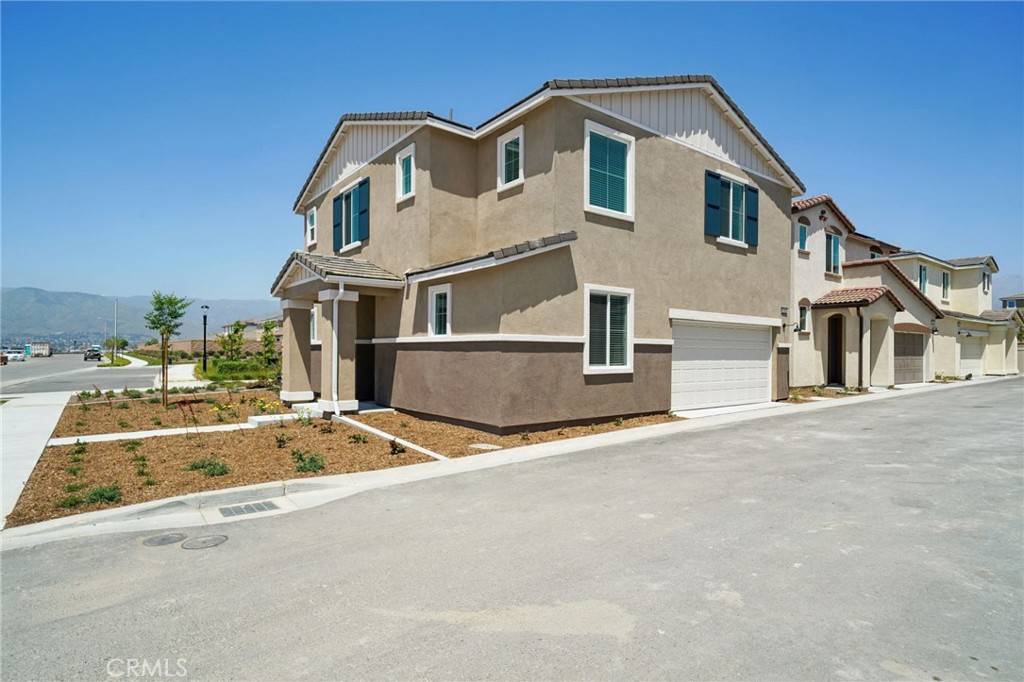 Redlands, CA 92374,2132 Bergamot ST
