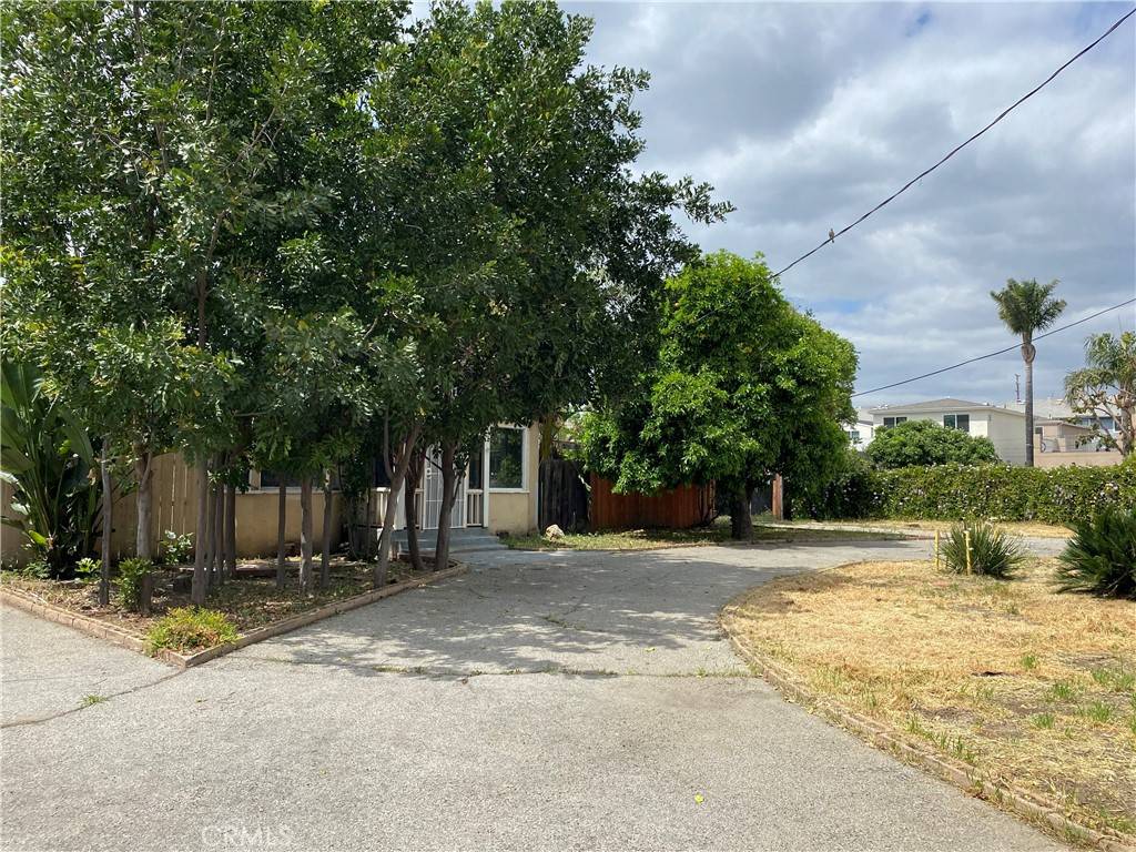 Los Angeles, CA 91343,9019 Noble AVE