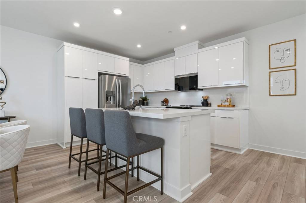 Santa Ana, CA 92705,621 S Lyon ST