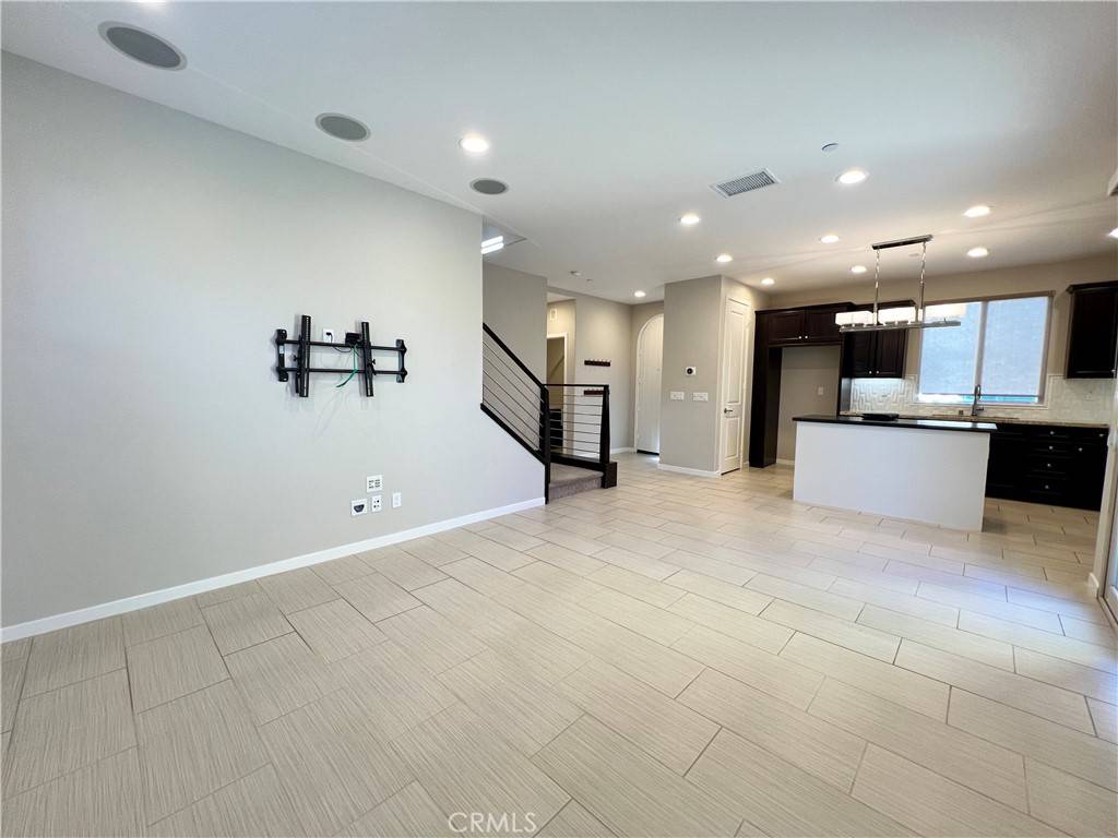 Lake Forest, CA 92630,10 Clover