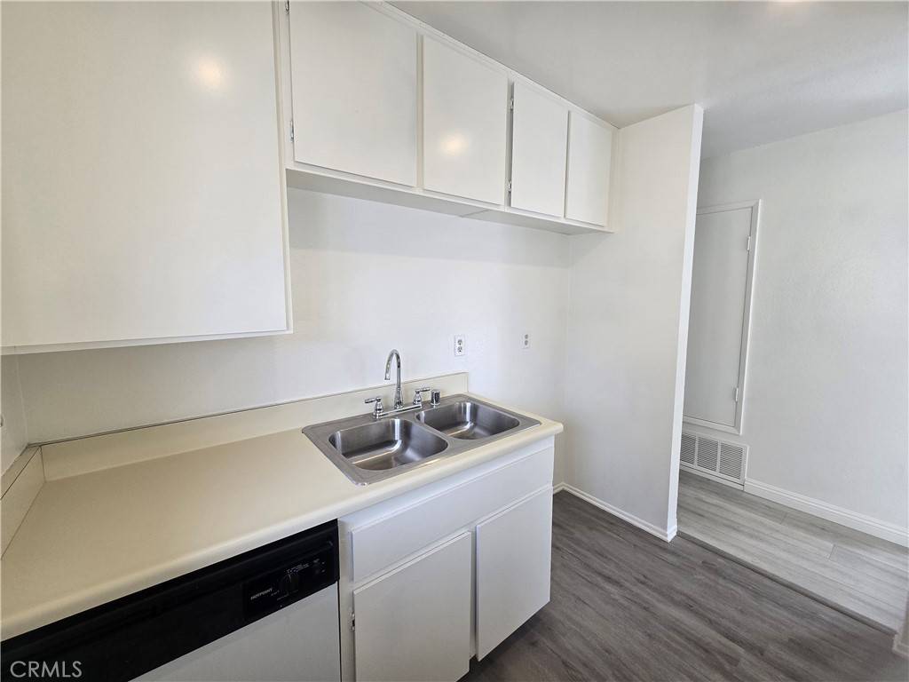 Huntington Beach, CA 92648,615 Utica AVE #4