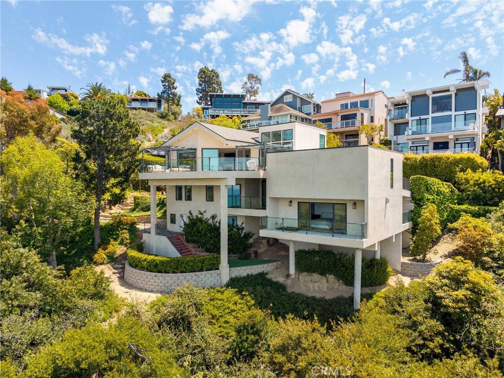 Laguna Beach, CA 92651,790 Hermosa WAY