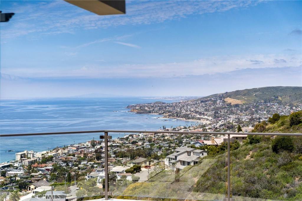 Laguna Beach, CA 92651,790 Hermosa WAY