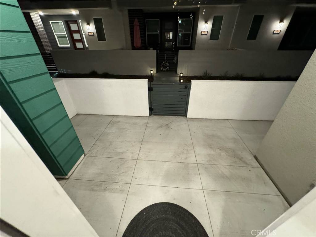Irvine, CA 92620,247 Sash