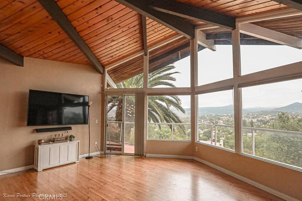 Escondido, CA 92027,2373 Carroll LN