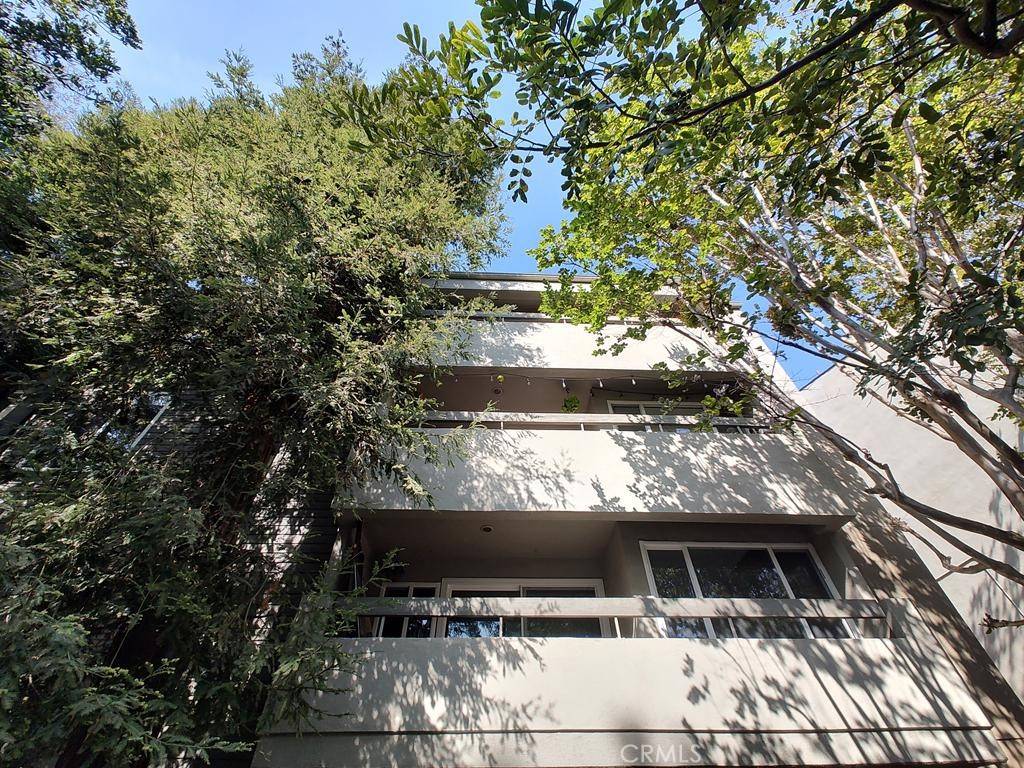 Los Angeles, CA 90025,1888 Greenfield AVE #301
