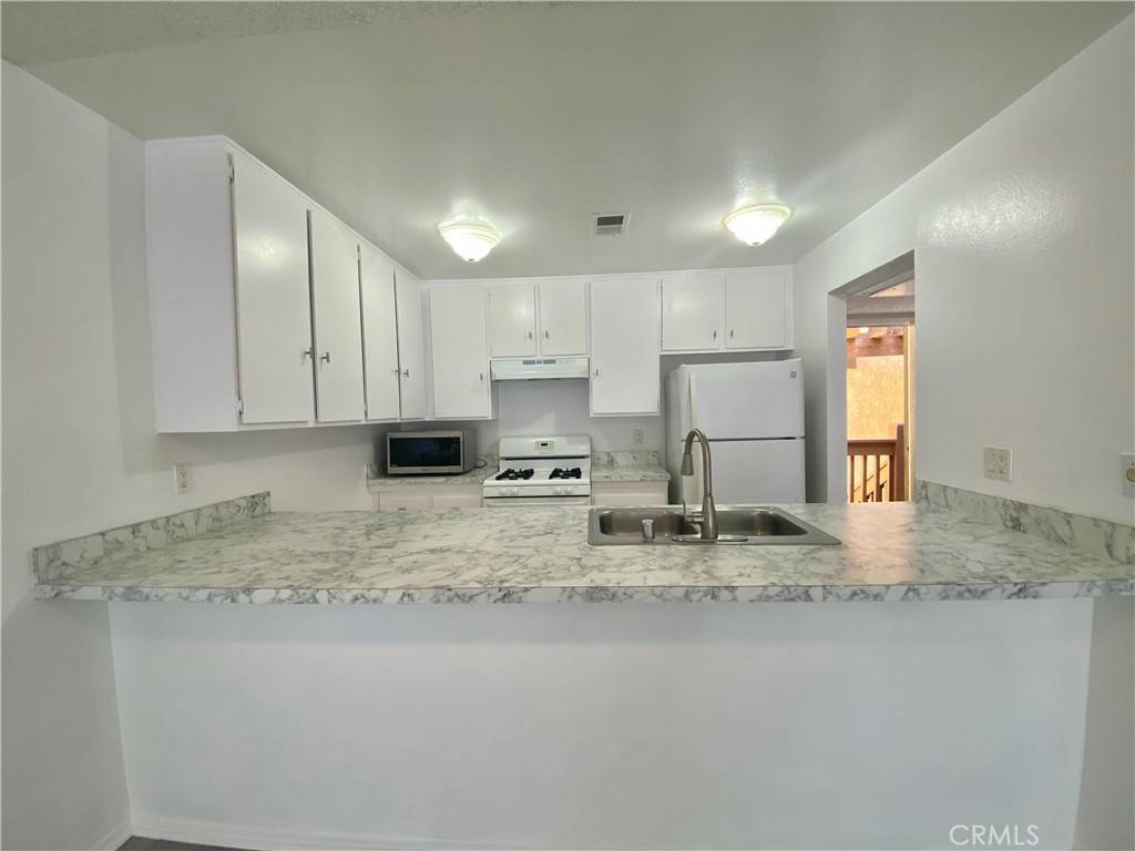 Irvine, CA 92618,184 Lemon Grove #224