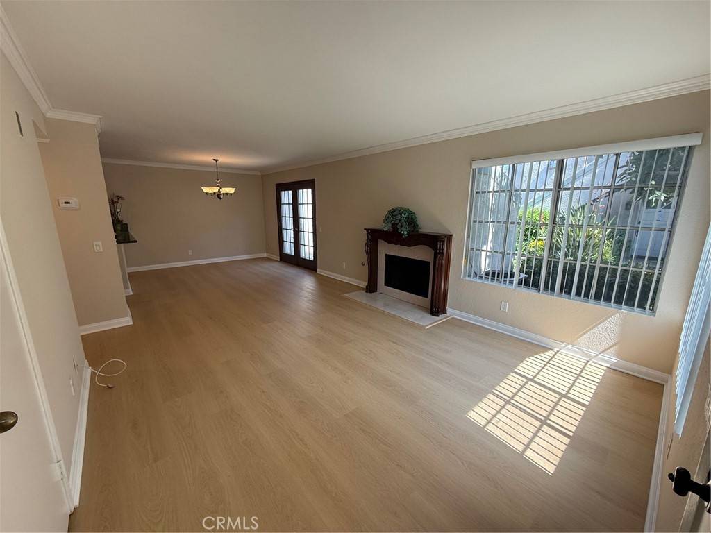 Irvine, CA 92612,41 Oxford #10