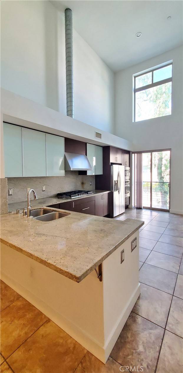 Irvine, CA 92612,8 Soho