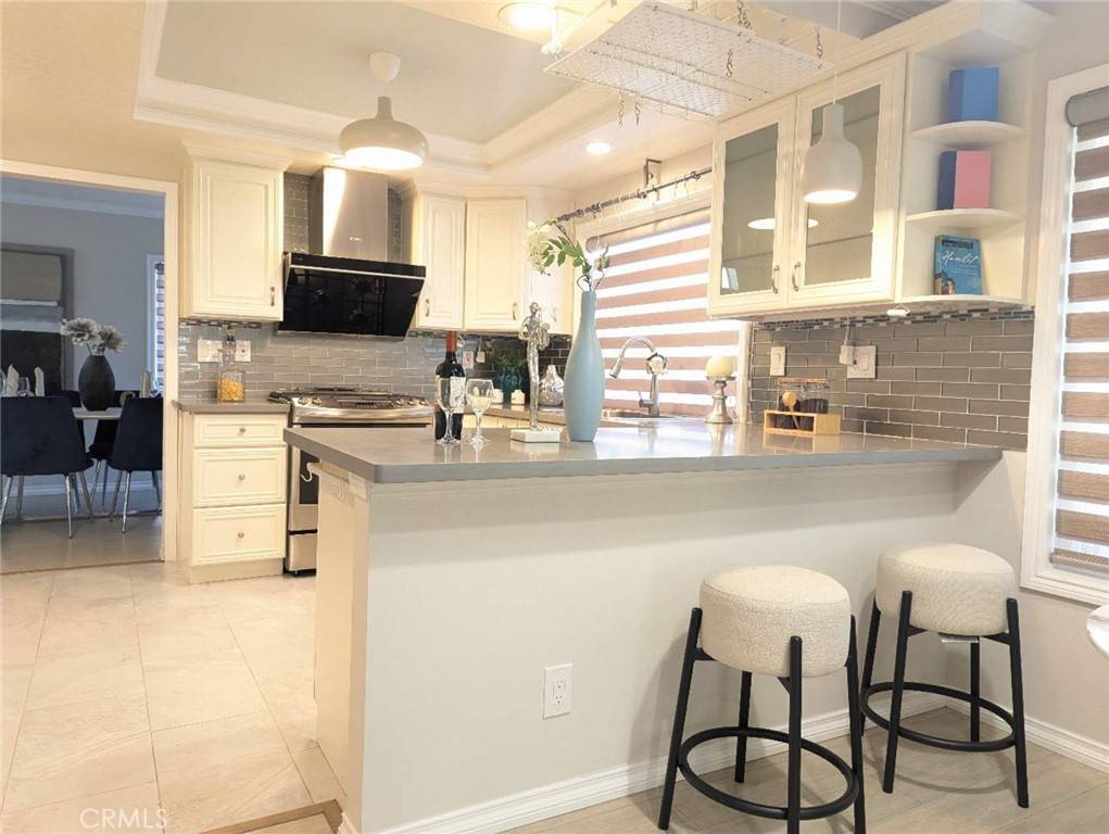 Irvine, CA 92620,4 Henry