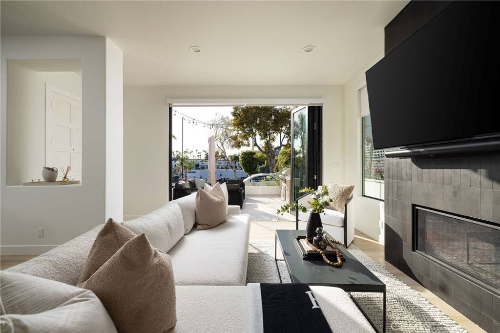 Corona Del Mar, CA 92625,502 Jasmine AVE #A