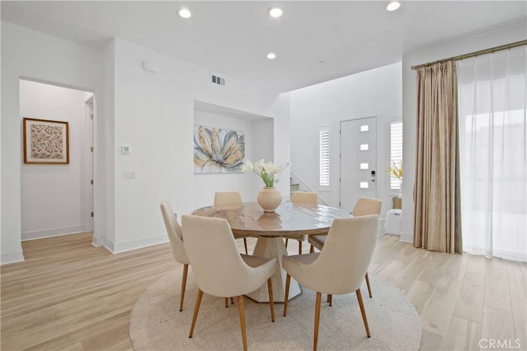 Irvine, CA 92618,1139 Cadence