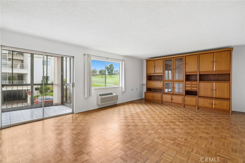 Laguna Woods, CA 92637,2391 Via Mariposa W #2H