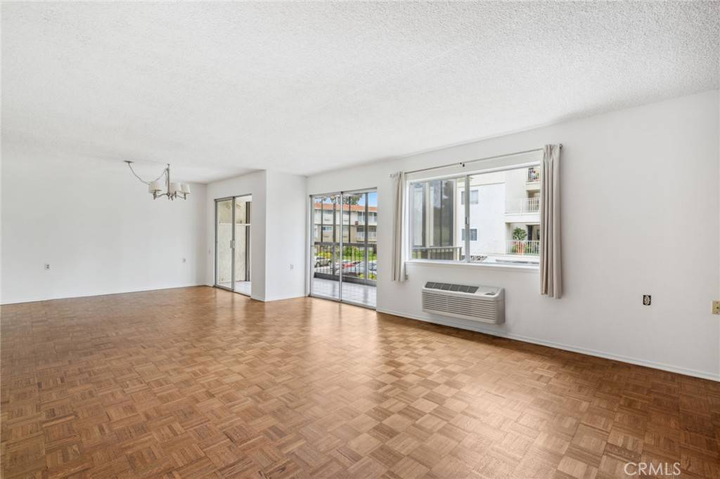 Laguna Woods, CA 92637,2391 Via Mariposa W #2H