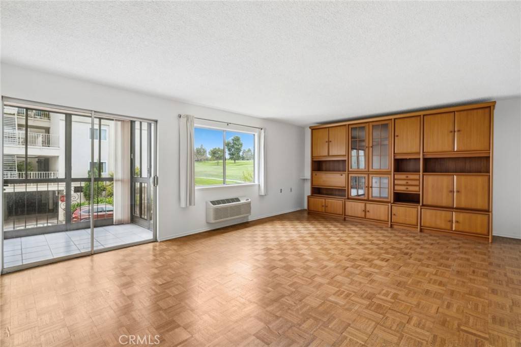 Laguna Woods, CA 92637,2391 Via Mariposa W #2H