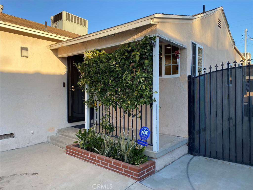 Van Nuys, CA 91406,17523 Gilmore ST